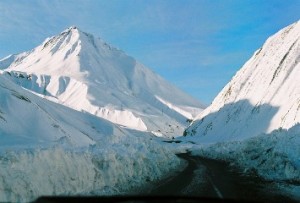 Военно-грузинская дорога закрыта из-за снегопада в Грузии