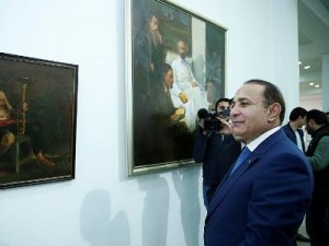 Овик Абраамян принял участие в открытии выставки работ молодых художников