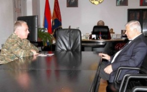 Глава Армии обороны Арцаха ознакомил посла Каспршика с ситуацией на линии соприкосновения
