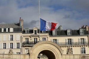 Франсуа Олланд объявил трехдневный общенациональный траур