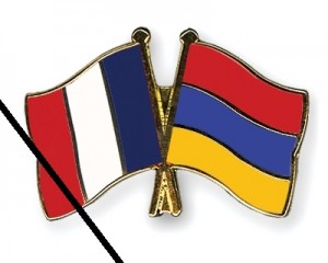 Ереванцы несут цветы к посольству Франции в Армении