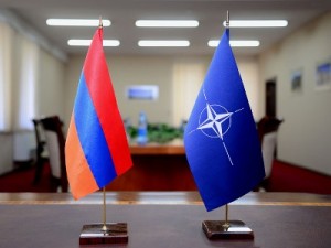 НАТО: любая страна, поставляющая оружие сторонам карабахского конфликта способствует его продолжению