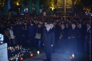 Серж Саргсян на площади Франции в Ереване воздал дань уважения жертвам парижских терактов