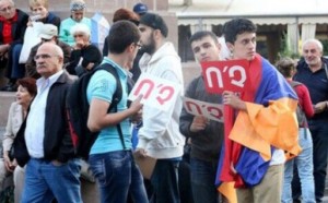 В центре Еревана проходит митинг противников конституционных реформ