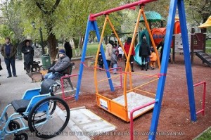 Качели для детей, нуждающихся в особом уходе, установлены в Ереване
