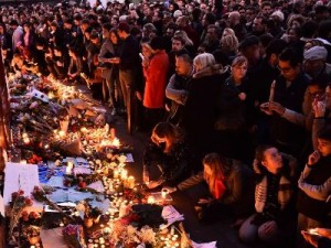 Церемония траура проходит в Большой синагоге Парижа