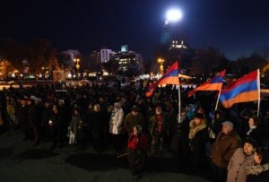 Красные береты перекрыли демонстрантам «Новой Армении» путь на проспект Баграмяна