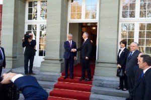 Президент Армении прибыл в дом приемов швейцарского правительства для встречи с Алиевым
