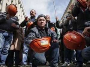 Бастующие на Украине шахтеры перекрыли трассу под Львовом