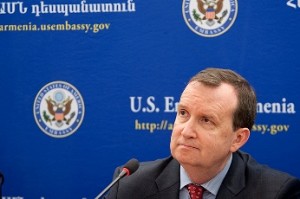 Американский посол убедился, что Армения – страна полная чудес (Видео)