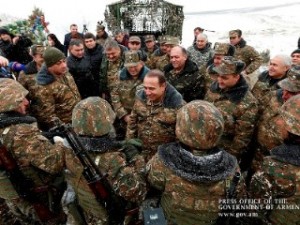 Премьер Армении поздравил военнослужащих с наступающим Новым годом и Рождеством