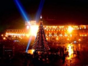 В Новогоднюю ночь на Площади Республики граждан порадуют артисты армянской эстрады