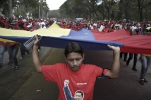 Оппозиция в Венесуэле впервые с начала века получила большинство в парламенте