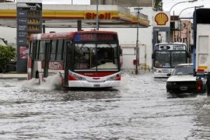 В Южной Америке из-за наводнений эвакуированы более 165 тысяч человек
