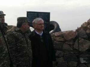 Глава МИД Армении посетил передовые позиции