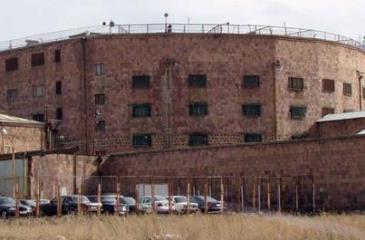 Десятки пожизненно осужденных возобновили голодовку