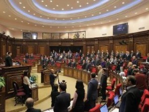 Парламент Армении почтил минутой молчания память погибших в Карабахе