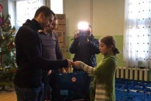 Генрих Мхитарян привез подарки воспитанникам ереванского Центра содействия детям
