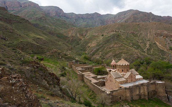Армянская церковь Св. Стефана в Иране – из красивейших в мире: "Telegraph"