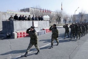 Тарон Маргарян поздравил военнослужащих с наступающими праздниками