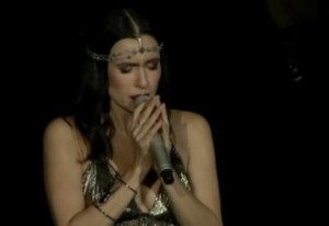 Известная турецкая певица Шеввал Сам на армянском языке исполнила песню «Келе лао, келе ертанк мер эргир»