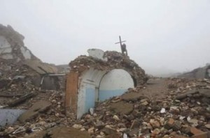 Езиды подняли крест над разрушенным христианским храмом