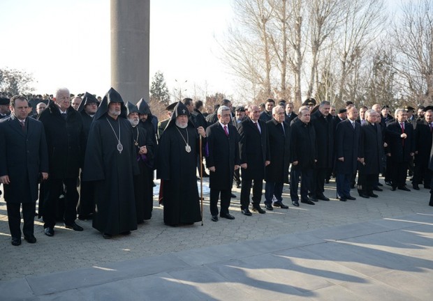 Президенты двух армянских государств посетили пантеон Ераблур