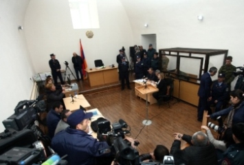 Начало заседания по делу об убийстве семьи Аветисян задерживается