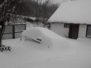 Около 130 населенных пунктов Украины остаются без электричества из-за снега