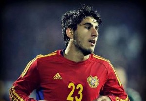 «Где родился, там и пригодился»: Футболист сборной Армении Арас Озбилис перешел в турецкий «Бешикташ»