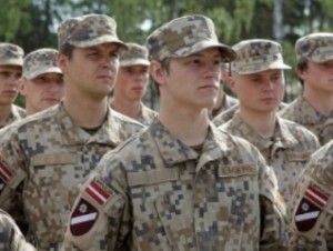 Латвия отправит 10 солдат на борьбу с ИГ