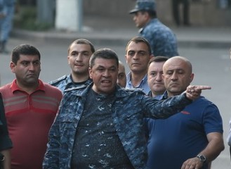 Владимир Гаспарян «со сцены» озвучил приказы и «наводящие ужас» угрозы