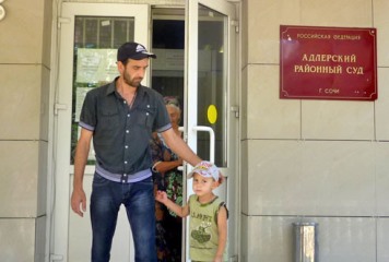 Изнасилованного российскими полицейскими рабочего-армянина еще и обвиняют в клевете