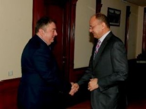 Глава Минобороны Армении принял завершающего миссию посла Грузии