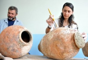 Ванской крепости "Хошаб" обнаружены кувшины с армянским сыром