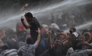 В 2015г в Армении акции протеста подавлялись со стороны властей: Amnesty International