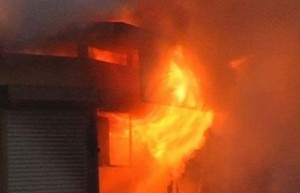 В ереванском районе Малатия-Себастия сгорел продуктовый магазин