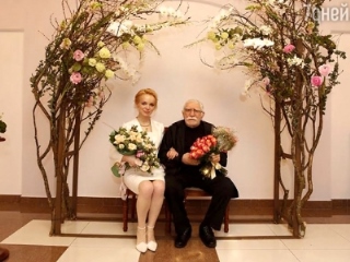 «Бес в ребро на девятом десятке»: Джигарханян сыграл свадьбу