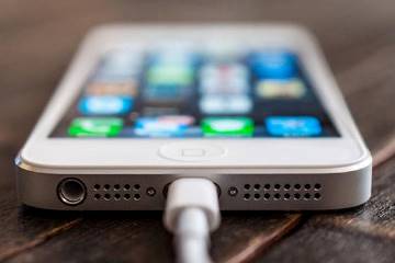 Британец сгорел из-за оставленного на зарядке iPhone