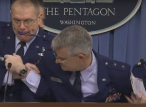 Генерал ВВС США потерял сознание, отвечая на вопросы журналистов