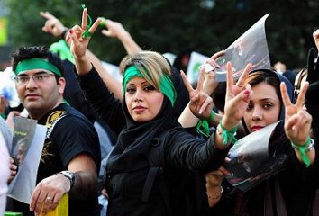 В иранский Междлис избраны двое армян