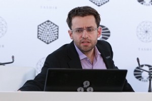 Аронян и Карякин согласились на ничью в седьмом туре шахматного турнира претендентов