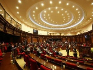 В парламенте Армении минутой молчания почтили память жертв терактов в Брюсселе