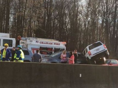 В США на шоссе в Северной Каролине столкнулись более ста машин