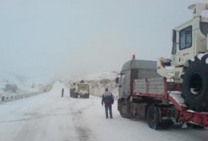Снежная буря перекрыла дорогу Берд-Чамбарак в Армении - МЧС