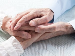 102-летняя британка назвала секретом долголетия частые объятия и спокойствие