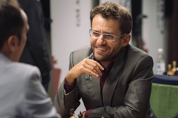 Аронян победил Накамуру в шестом туре шахматного турнира претендентов, выйдя в лидеры