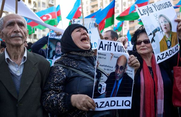 Алиев освободил 16 политзаключенных, ради фото с Бараком Обамой, чего так и не добился