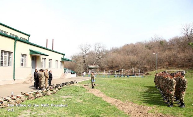 Президент Арцаха посетил одну из воинских частей