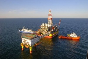 ВР приостанавливает работу на двух морских платформах в Азербайджане